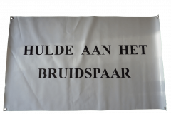 Hulde-bruidspaar-aan-het