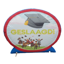 Verkeersbord met banner Geslaagd