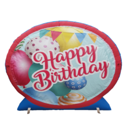 Verkeersbord met banner Happy birthday